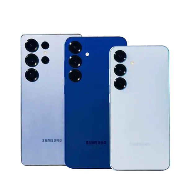 Een afbeelding waarop drie kleurvarianten van de Samsung S26 series te zien zijn, de verwachte camera is hier ook te zien