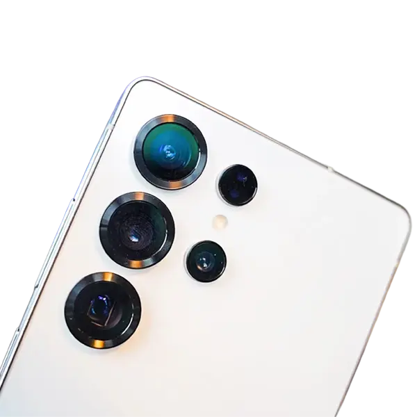 Een afbeelding waarop een Samsung S26 wordt vertoond, de camera staat goed in beeld