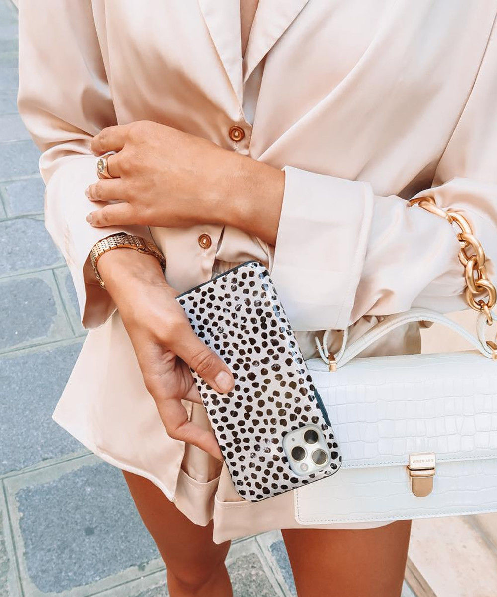 Burga Tough Case iPhone 12 / 12 Pro Hoesje Almond Latte Print afbeelding 4