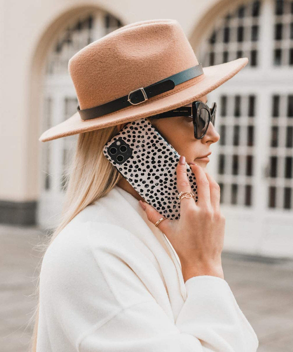 Burga Tough Case iPhone 12 / 12 Pro Hoesje Almond Latte Print afbeelding 5