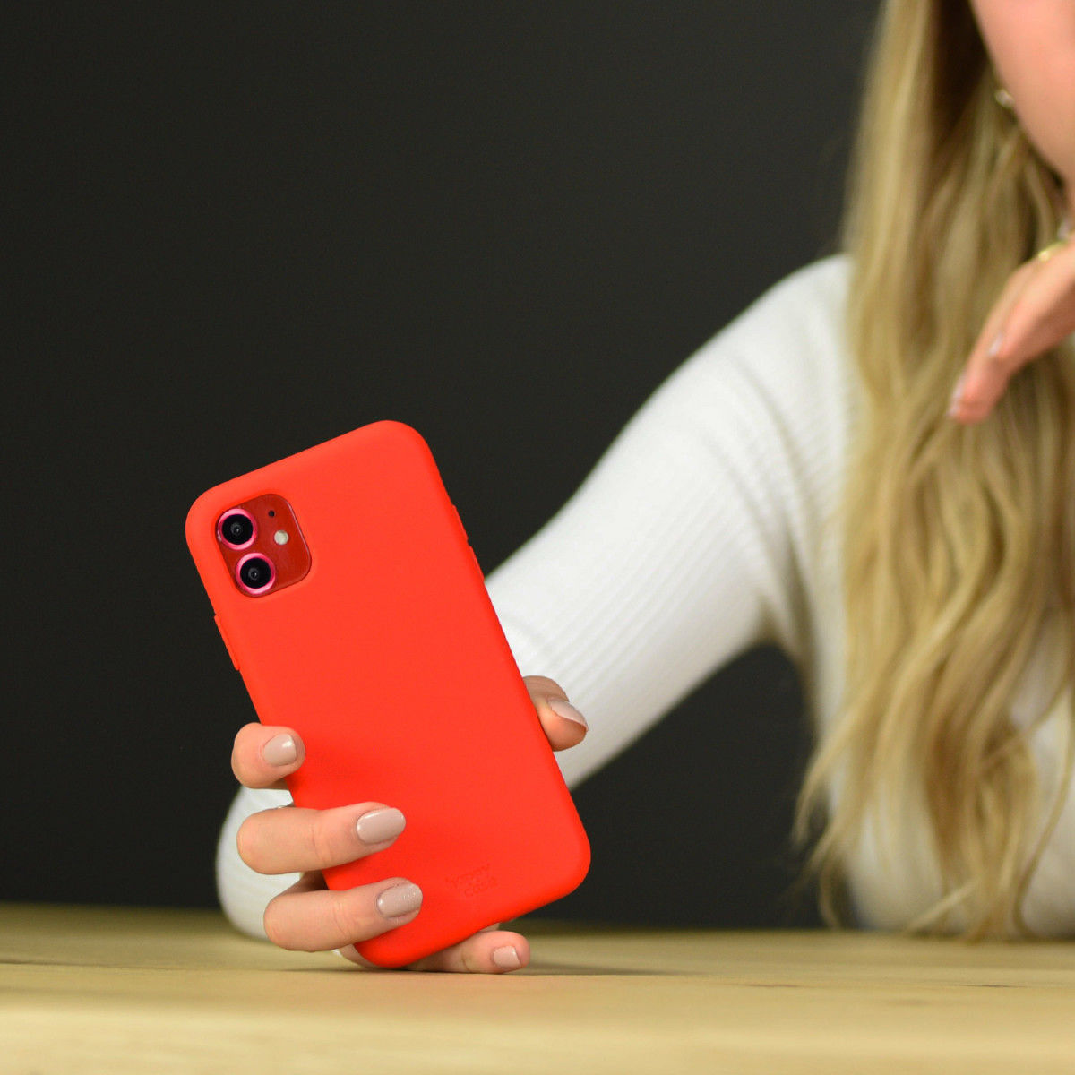 Samsung Galaxy S22 Hoesje Siliconen Back Cover Rood afbeelding 2