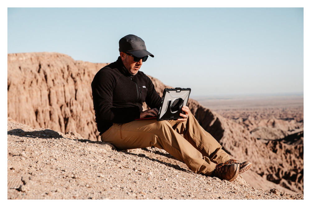 Urban Armor Gear Plasma Microsoft Surface Pro 8 Hoes met Schouderband afbeelding 15