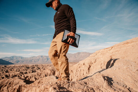 Urban Armor Gear Plasma Microsoft Surface Pro 8 Hoes met Schouderband afbeelding 10