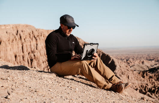 Urban Armor Gear Plasma Microsoft Surface Pro 8 Hoes met Schouderband afbeelding 15