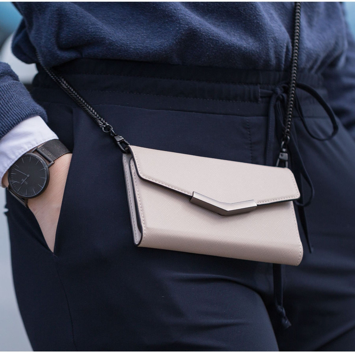 Mobilize Velvet Clutch iPhone 6(S)/7/8/SE (2020/2022) Hoesje Beige afbeelding 5