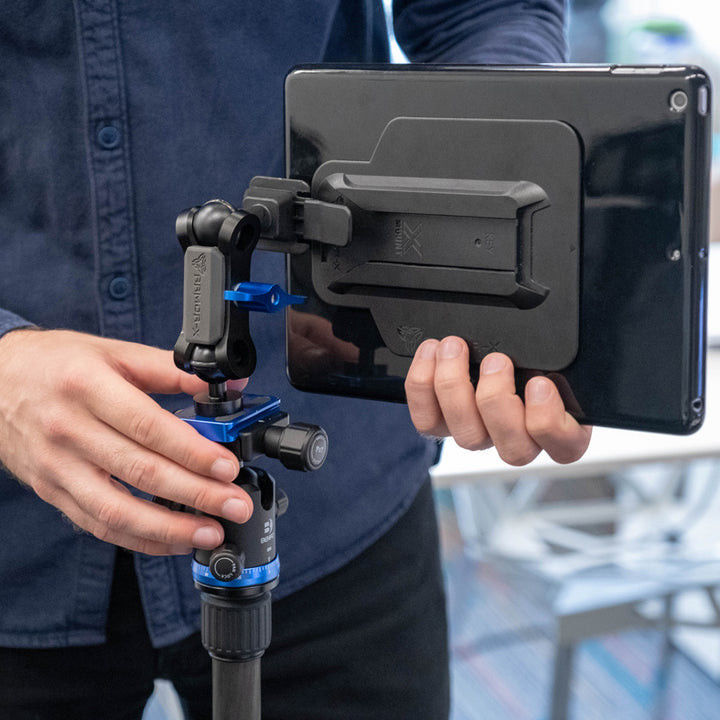 Armor-X Apple iPad 9.7 (2017/2018) Hoes Shockproof Strap Zwart afbeelding 4
