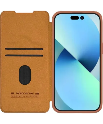 Nillkin Qin Pro Leather iPhone 15 Hoesje Book Case Camera Slider Bruin Hoesjes