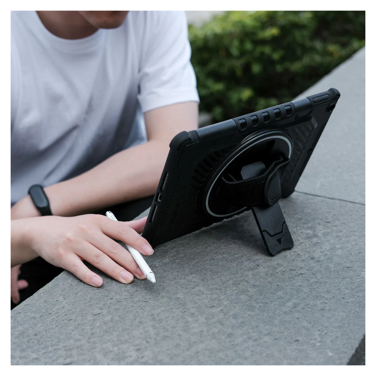Armor X Samsung Galaxy Tab A9 Plus Hoes Kickstand Back Cover met Handstrap Zwart afbeelding 5