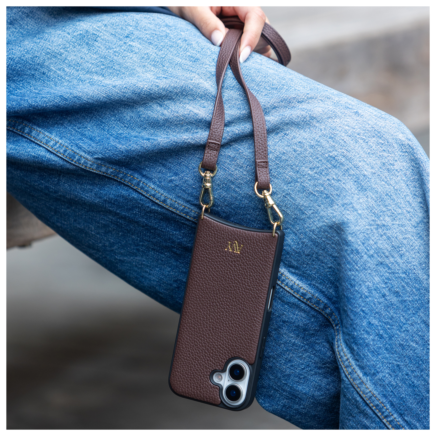 AVY Verstelbaar Leren Crossbody Telefoonkoord (130CM) Leather Chocolate afbeelding 2