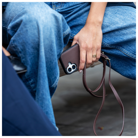 AVY Verstelbaar Leren Crossbody Telefoonkoord (130CM) Leather Chocolate afbeelding 3