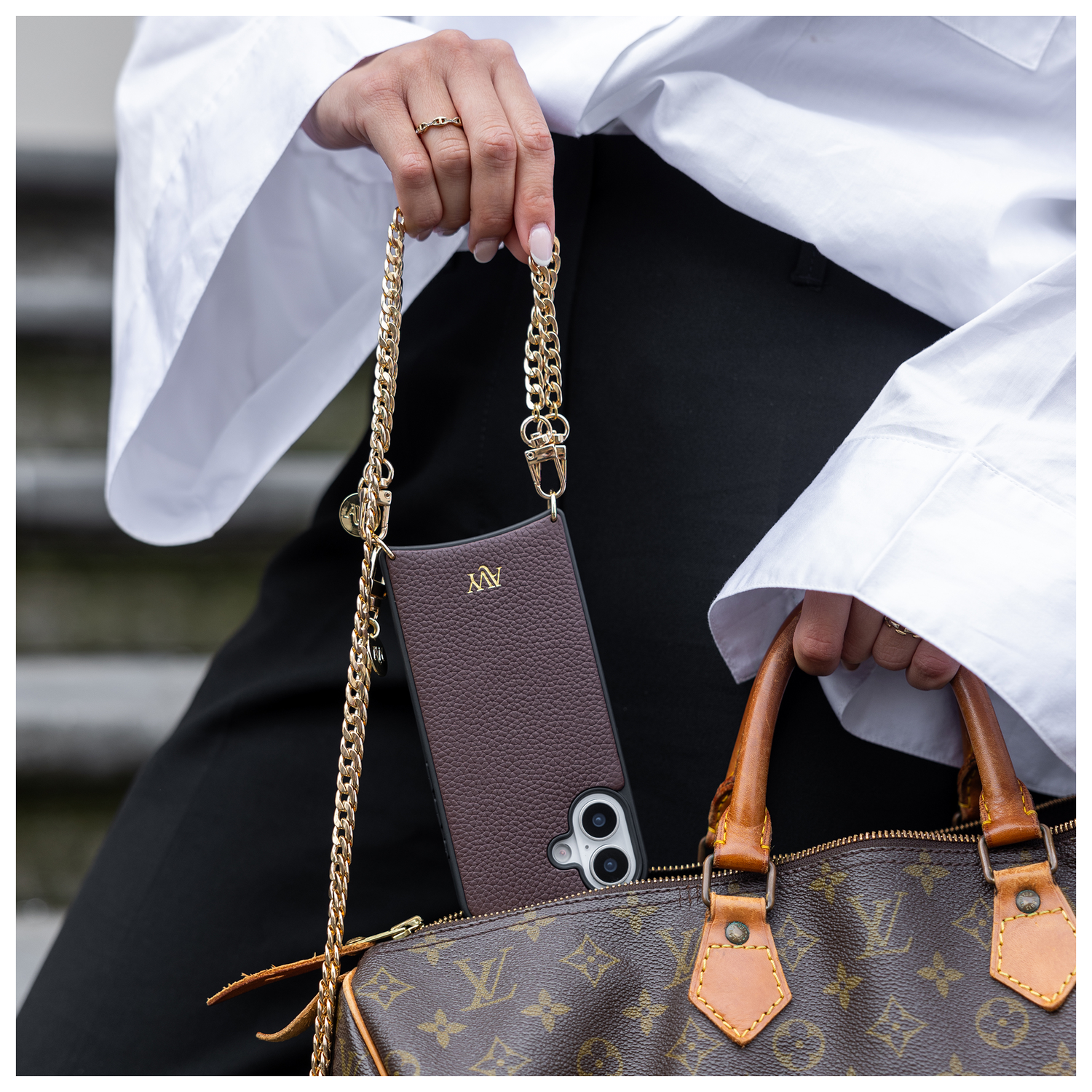 AVY Apple iPhone 16 Hoesje met Koord Haakjes MagSafe Leer Chocolate afbeelding 5