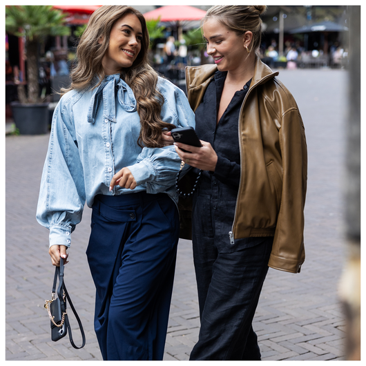 AVY Apple iPhone 15 Zwart Leren Hoesje met Wallet & Koord Leather Set afbeelding 4