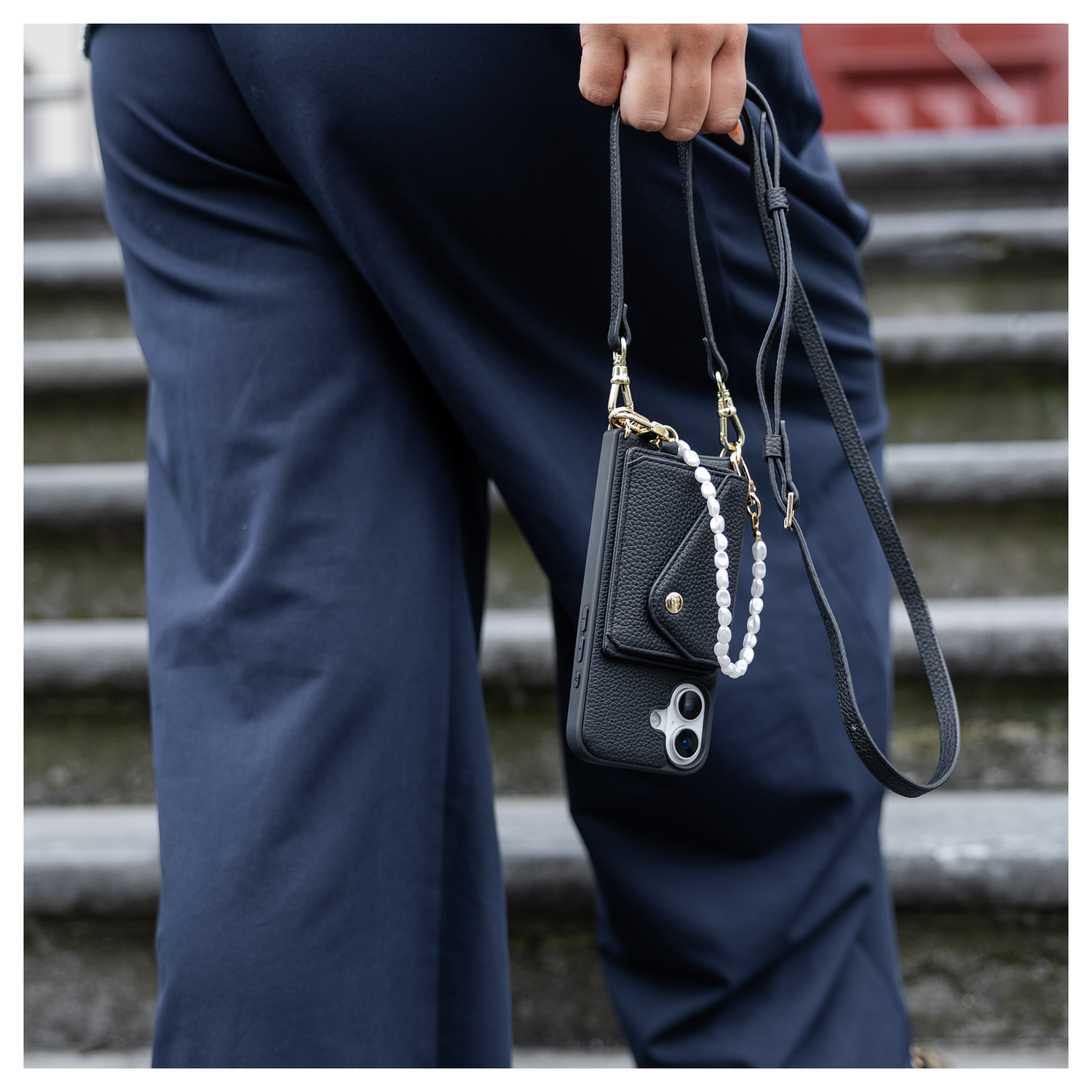 AVY Apple iPhone 15 Pro Zwart Leren Hoesje met Wallet & Koord Leather and Pearls afbeelding 4