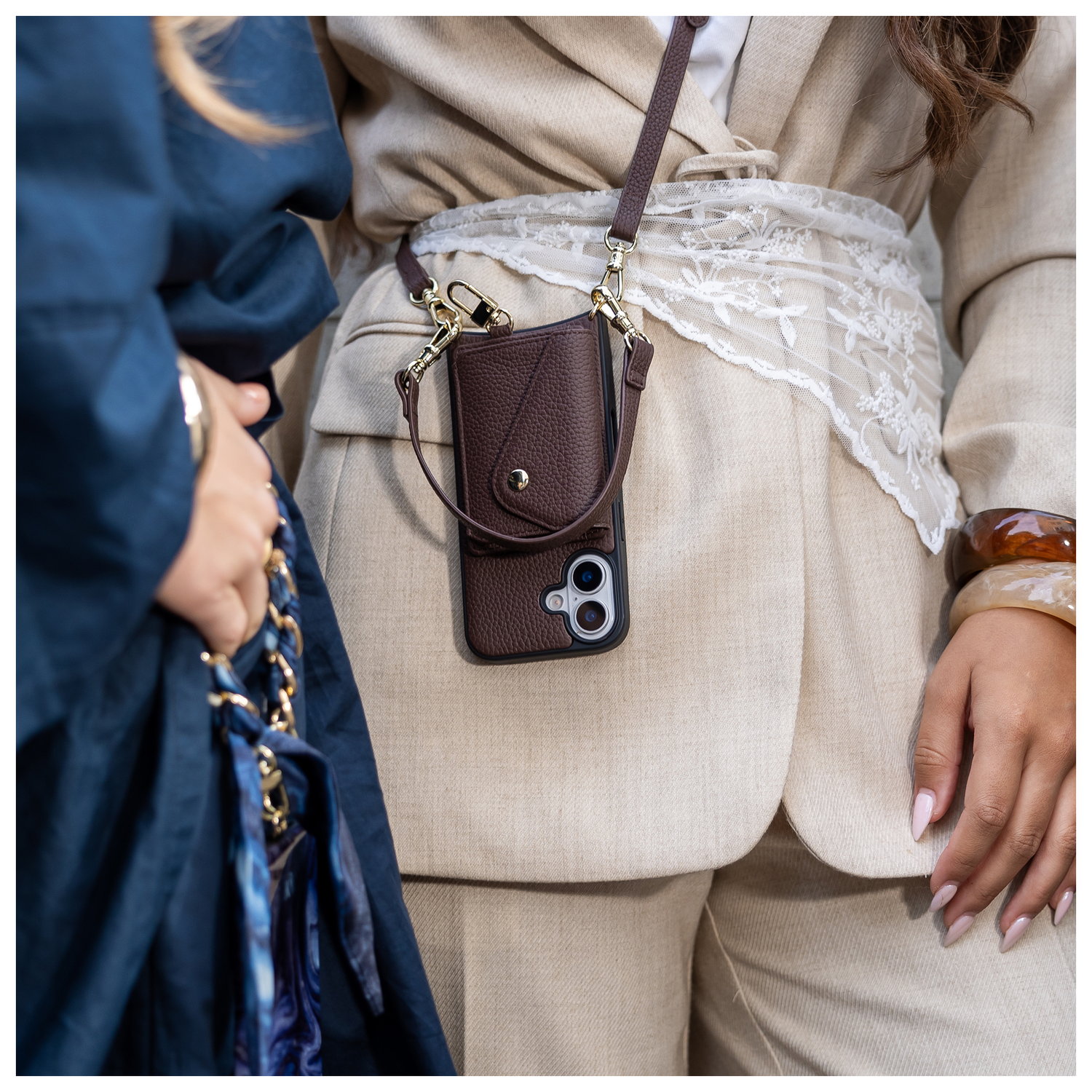 AVY Apple iPhone 15 Pro Bruin Leren Hoesje met Wallet & Koord Short Leather afbeelding 2