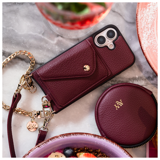 AVY Apple iPhone 15 Pro Rood Leren Hoesje met Wallet & Koord Leather and Gold afbeelding 4