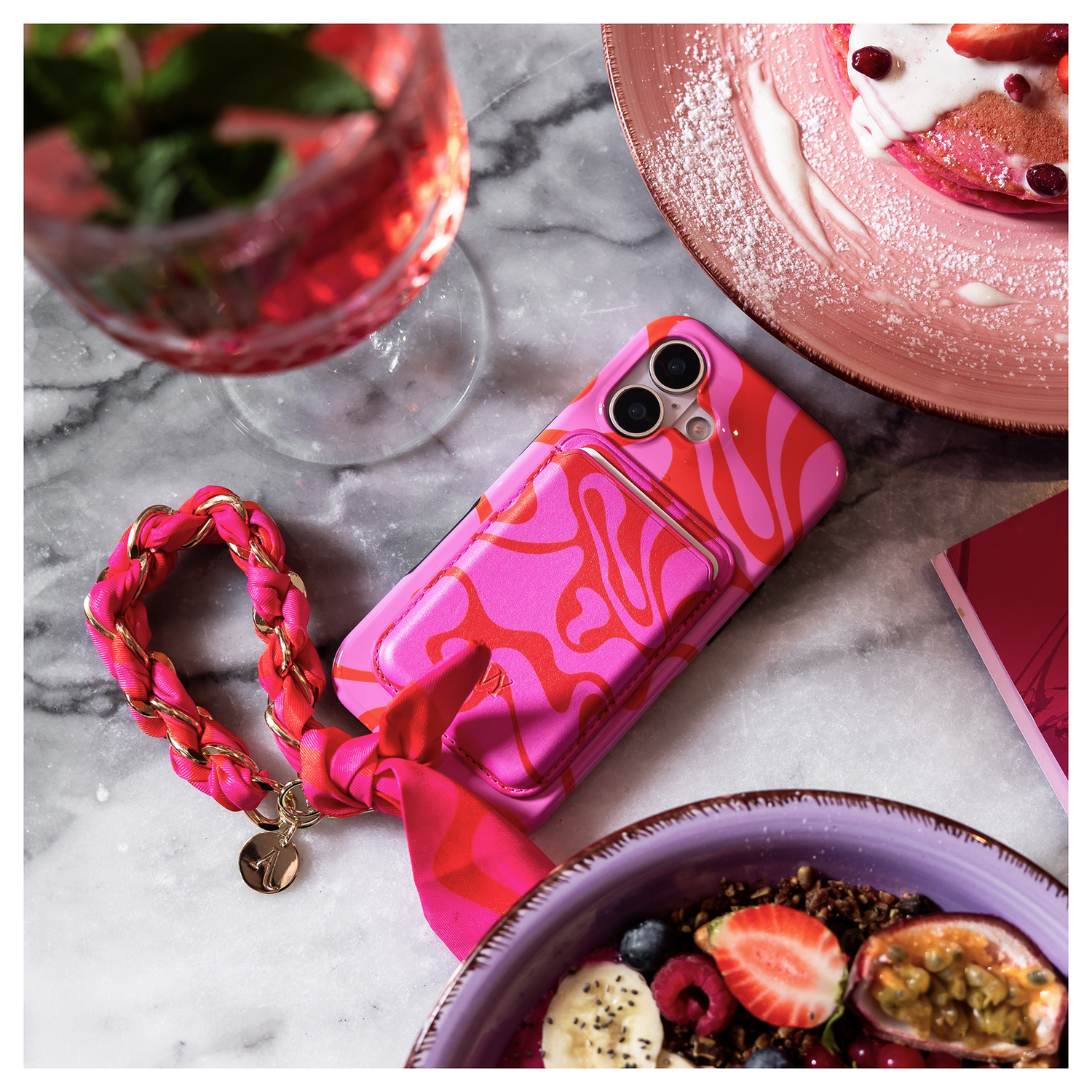 AVY Apple iPhone 16e Hoesje Met Koord 32CM Rosé Twist afbeelding 3