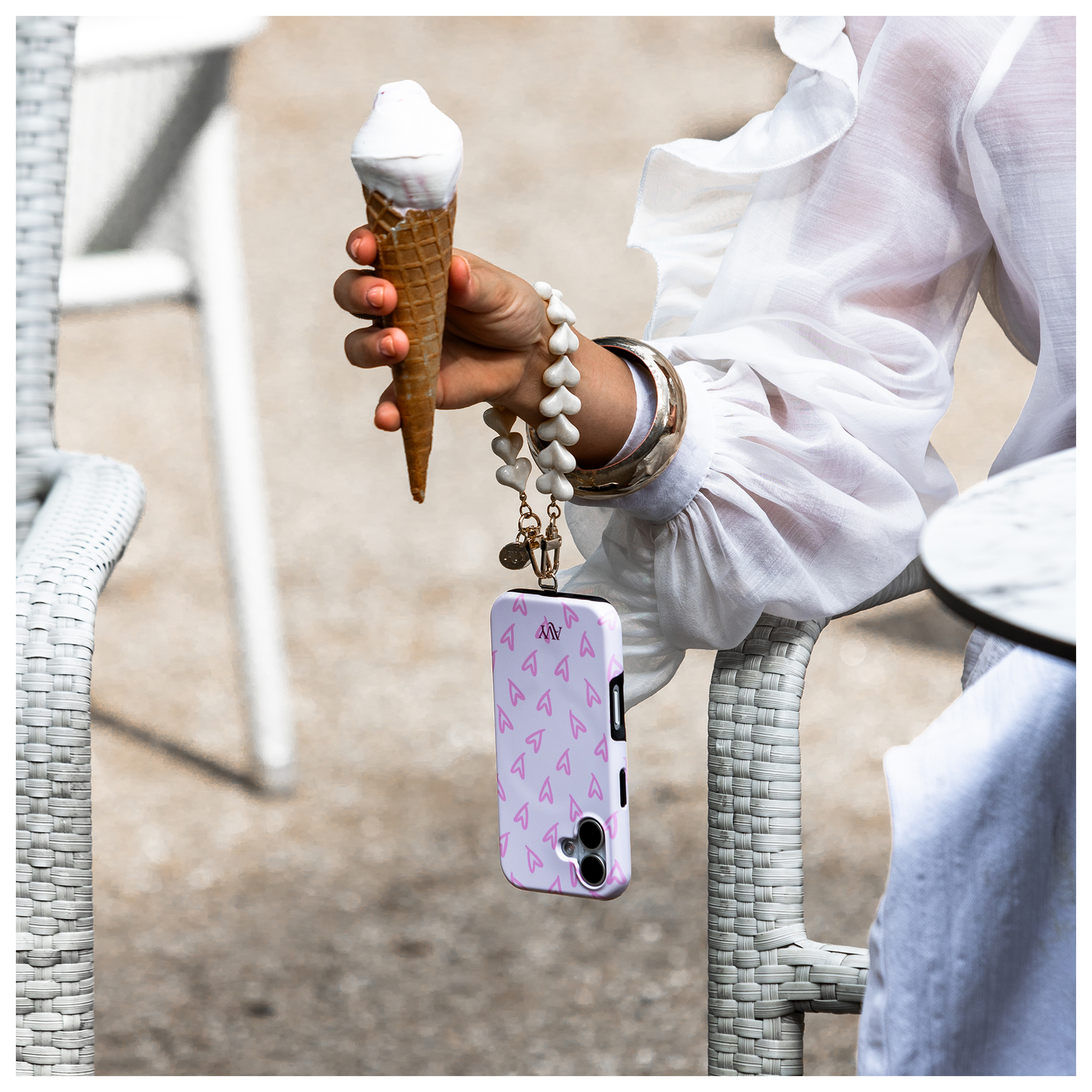 AVY Apple iPhone 16e MagSafe Hoesje met Koord 30CM Lovely Hearts afbeelding 4