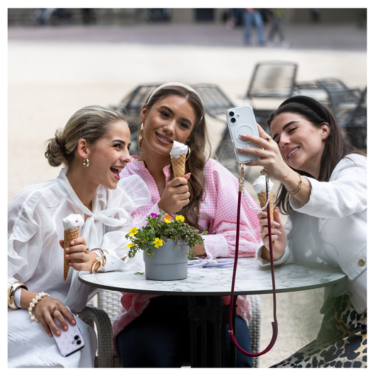 AVY Apple iPhone 13 Pro Hoesje met Koord & MagSafe Set Pearl & Rope Burgundy afbeelding 4