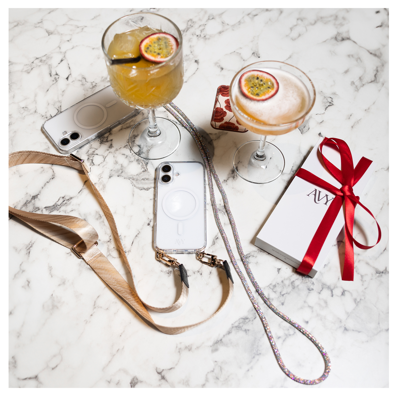 AVY Apple iPhone 12 / 12 Pro MagSafe Hoesje met Koord 30CM Silver Spark afbeelding 3