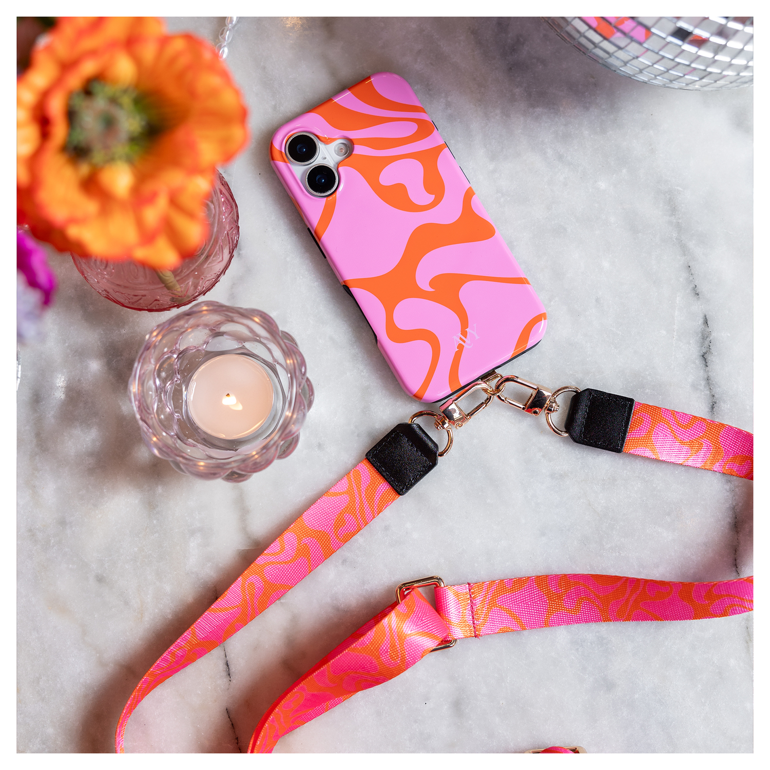 AVY Apple iPhone 12 / 12 Pro MagSafe Hoesje met Koord 130CM Rosé Twist afbeelding 2