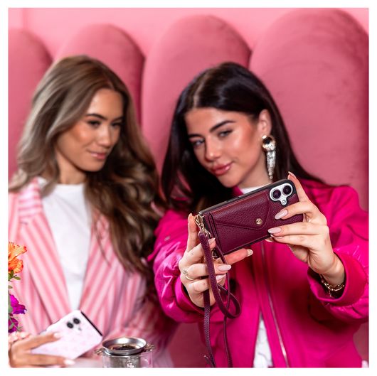AVY Apple iPhone 15 Pro Burgundy Leren Hoesje met Koord Long Leather afbeelding 2