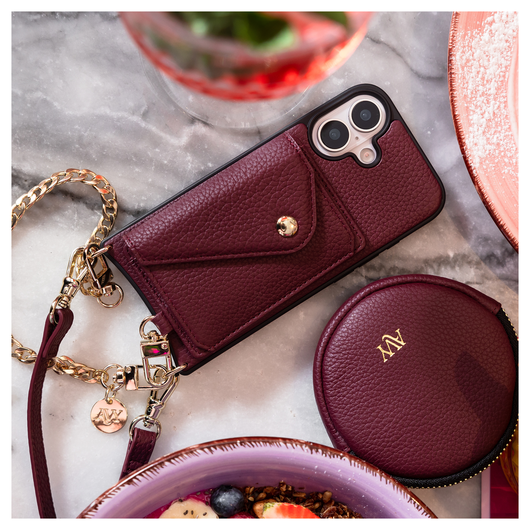 AVY Apple iPhone 15 Pro Burgundy Leren Hoesje met Koord Long Leather afbeelding 4