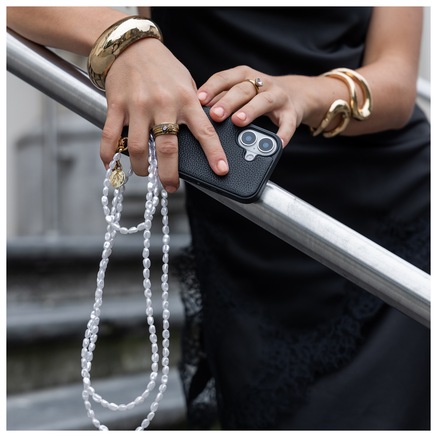 AVY Apple iPhone 17 Zwart Leren Hoesje met Koord Perla Chic Set afbeelding 4