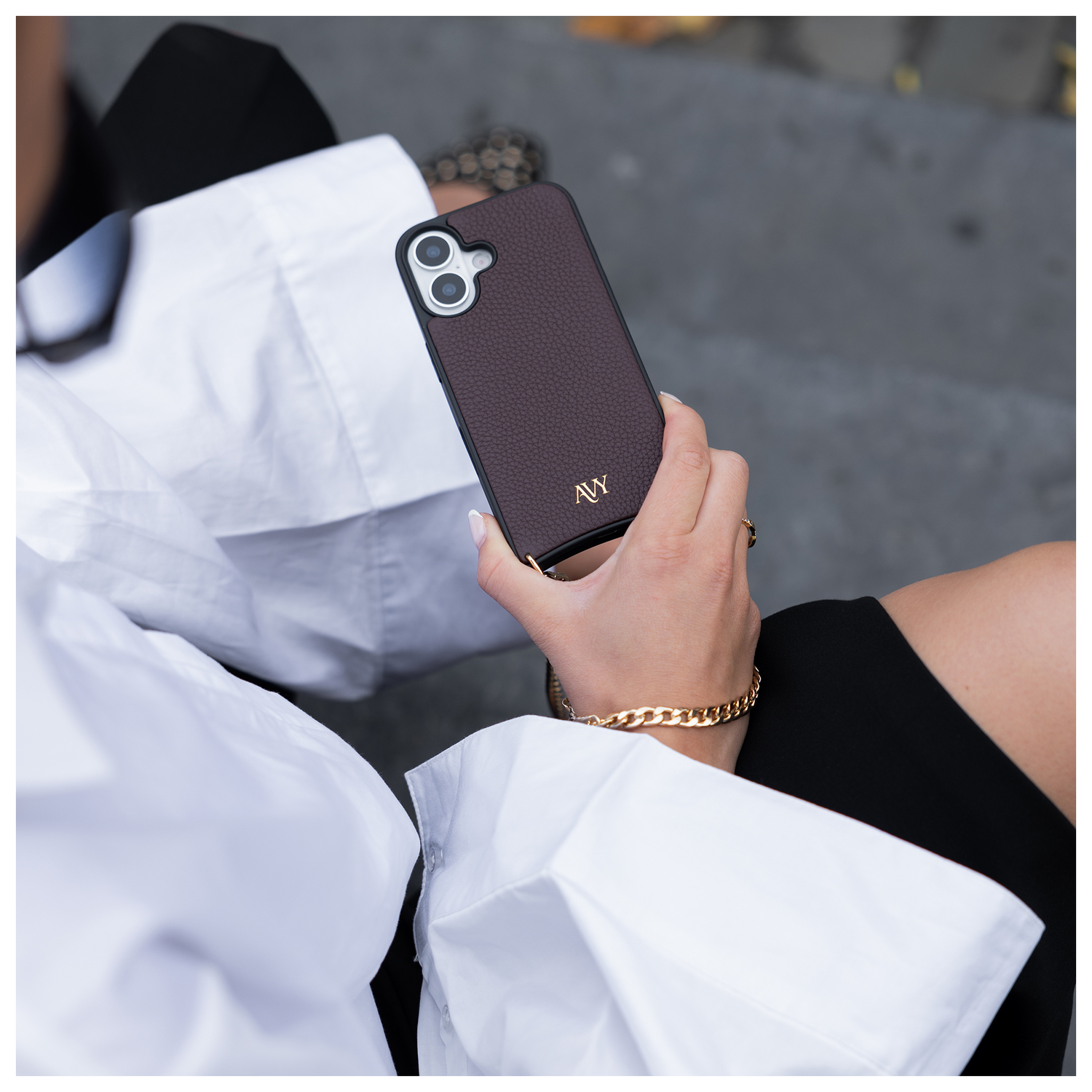 AVY Apple iPhone 15 Bruin Leren Hoesje met Koord Cupid Black afbeelding 2