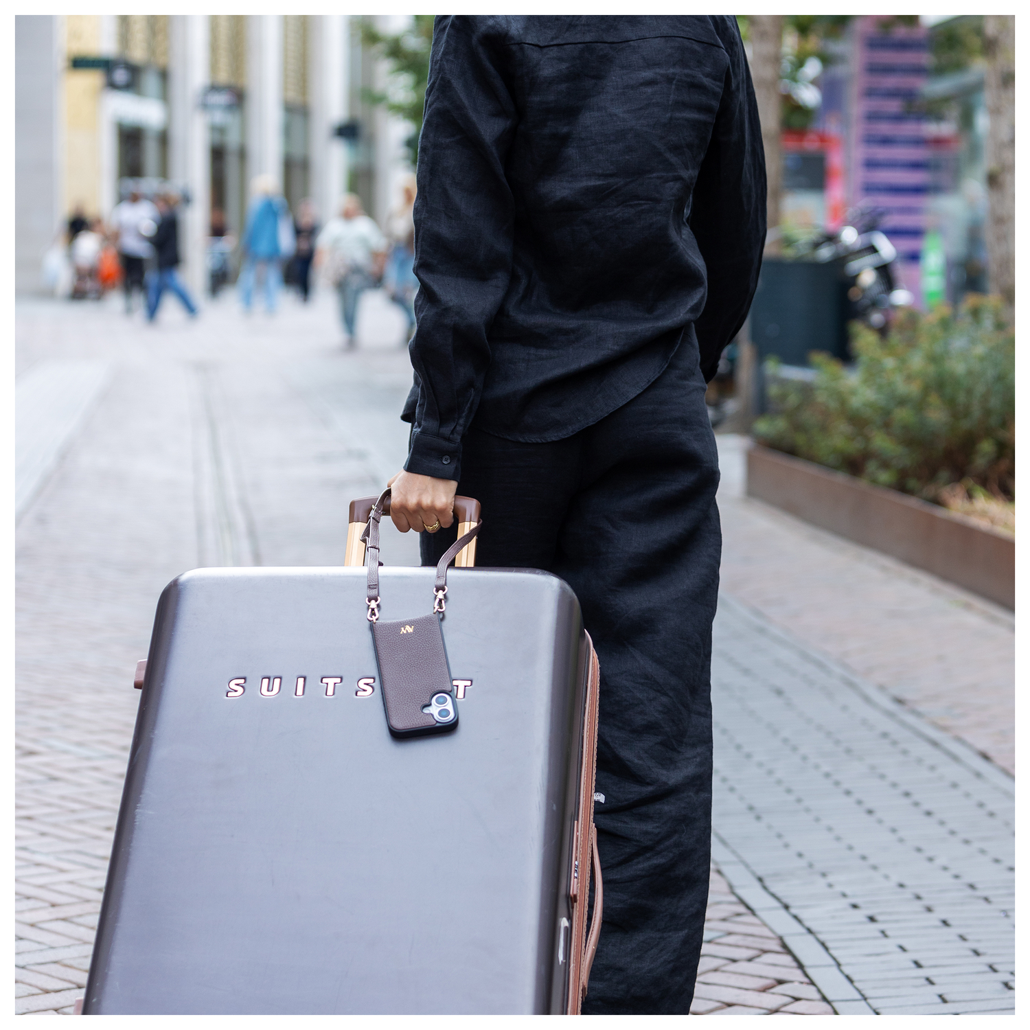 AVY Apple iPhone 16 Bruin Leren Hoesje met Koord Cupid Beige afbeelding 4