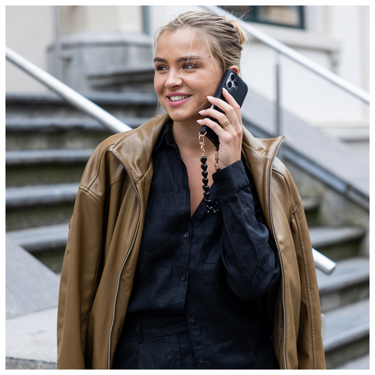 AVY Apple iPhone 16 Pro Zwart Leren Hoesje met Koord Cupid Beige afbeelding 2