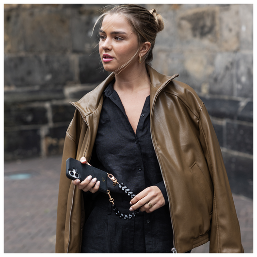 AVY Apple iPhone 17 Zwart Leren Hoesje met Koord Cupid Beige afbeelding 4