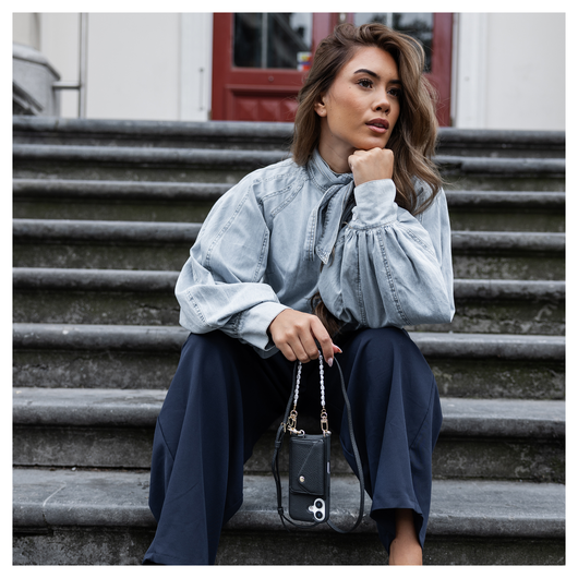 AVY Apple iPhone 15 Pro Max - Classic Kit - Leather Zwart afbeelding 2