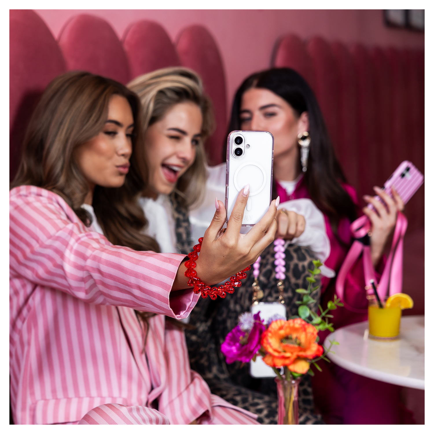 AVY Apple iPhone 14 Pro Max - Essential Kit - Burgundy - Cupid Clear Red afbeelding 2