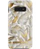 iDeal of Sweden Samsung Galaxy S10E Fashion Hoesje Platinum Leaves