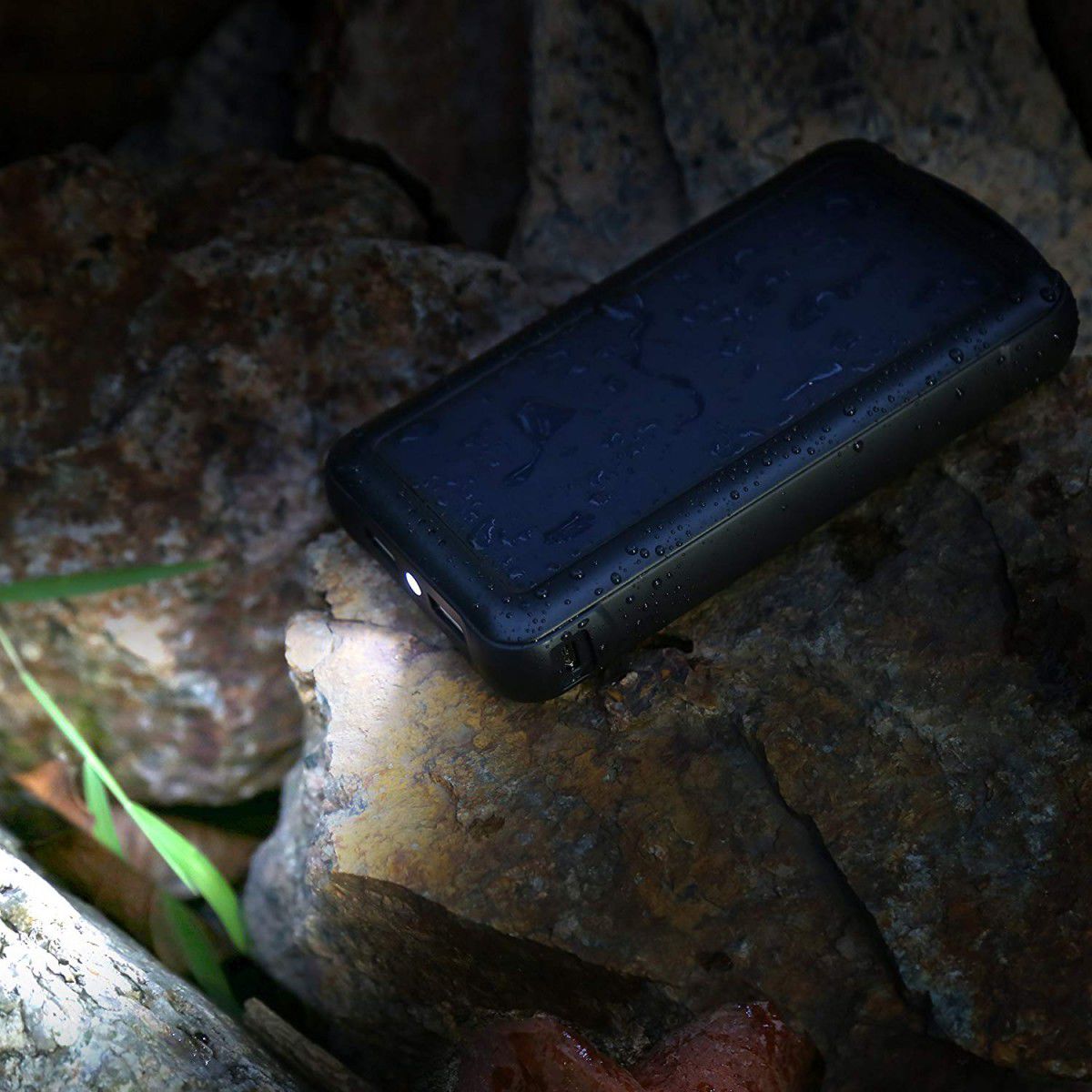 Aukey Solar Powerbank 20.000 mAh Zwart afbeelding 3